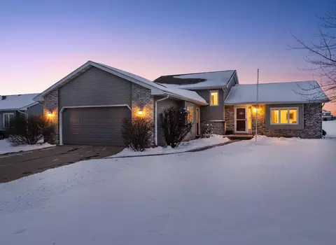 3200 S Huckleberry Ln, Appleton, WI 54915