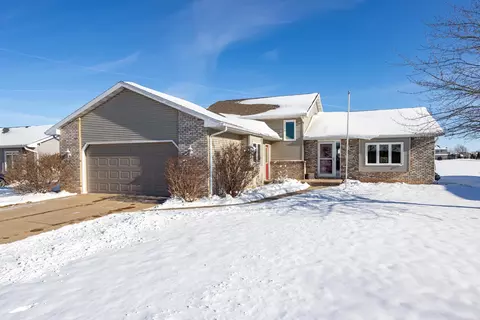 Exterior - 3200 S Huckleberry Ln, Appleton, WI 54915 photo 7 of 7