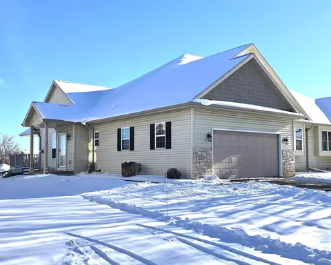 1228 Cameron Cir, Neenah, WI 54956