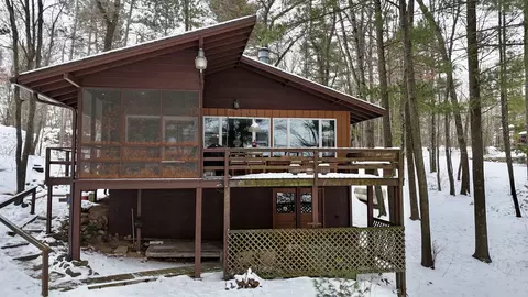 n918 La Motte Lake Drive, Keshena, WI 54135