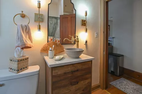 Bath - 1003 N Appleton St, Appleton, WI 54911 photo 5 of 6