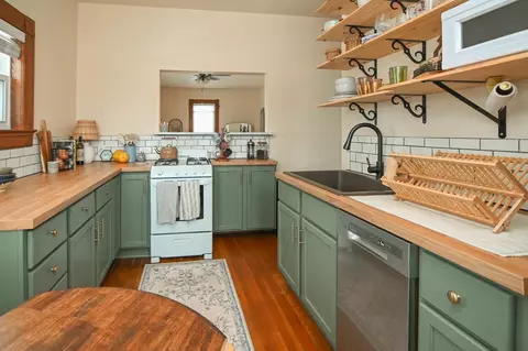 Kitchen - 1003 N Appleton St, Appleton, WI 54911 photo 7 of 14
