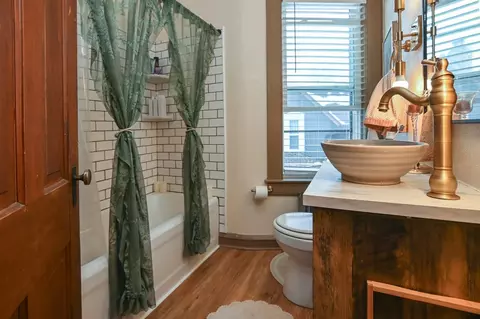 Bath - 1003 N Appleton St, Appleton, WI 54911 photo 4 of 6