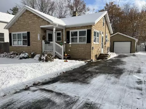 416 Gray St, Green Bay, WI 54303