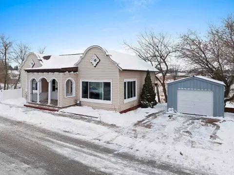 Exterior - 245 Buchanan St, Algoma, WI 54201 photo 4 of 9