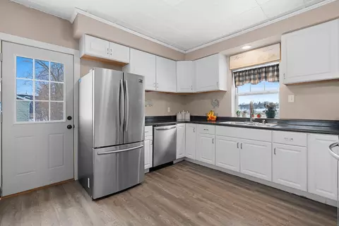 Kitchen - 245 Buchanan St, Algoma, WI 54201 photo 4 of 4