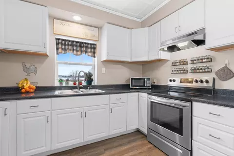 Kitchen - 245 Buchanan St, Algoma, WI 54201 photo 3 of 4