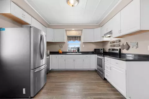 Kitchen - 245 Buchanan St, Algoma, WI 54201 photo 2 of 4