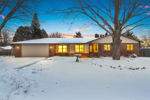2560 Steven Ct, Green Bay, WI 54304