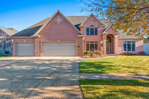 658 Black Earth Dr, De Pere, WI 54115