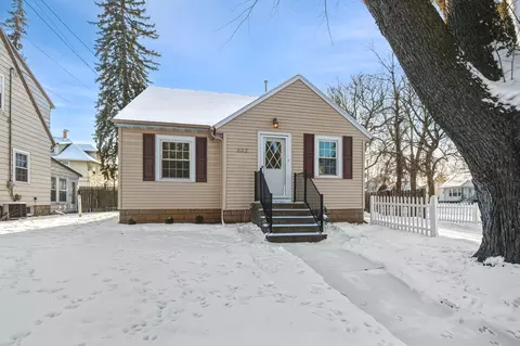 833 Blesch Pl, Green Bay, WI 54303