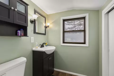 Bath - 722 E Arnold St, Appleton, WI 54911 photo 2 of 2