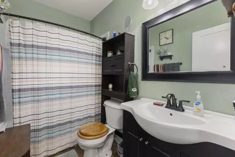 Bath - 722 E Arnold St, Appleton, WI 54911 photo 1 of 2