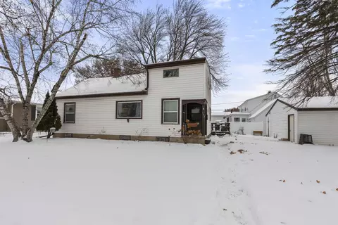 Exterior - 722 E Arnold St, Appleton, WI 54911 photo 2 of 2