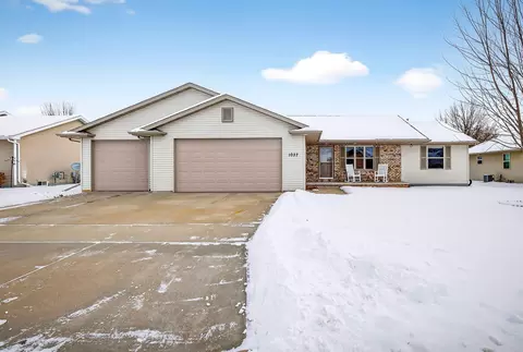 1037 Tracey St, Menasha, WI 54952