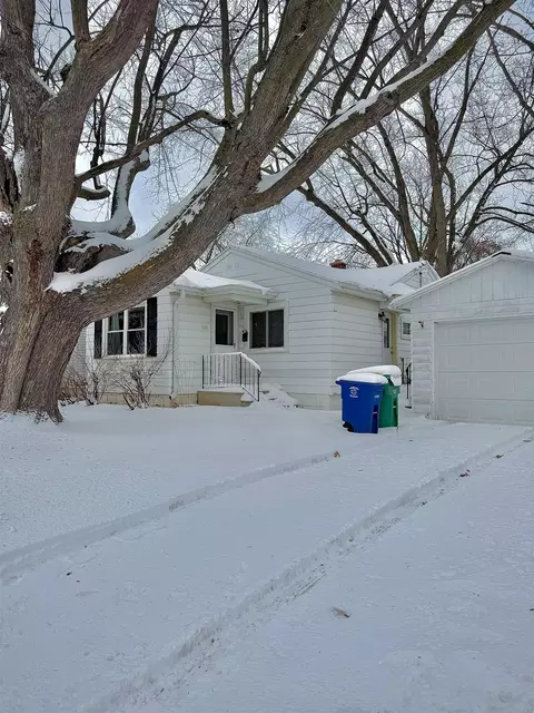 326 Gray St, Green Bay, WI 54303