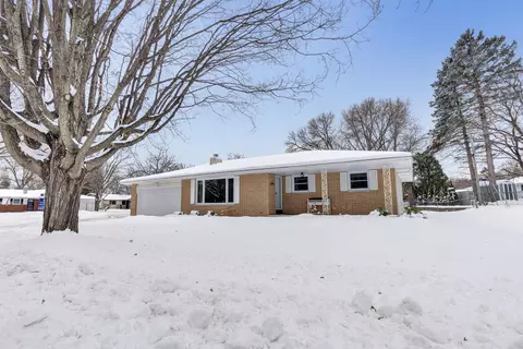 1667 Beaver Dam Dr, Green Bay, WI 54304