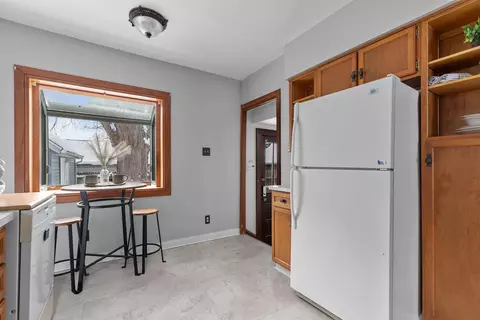 Kitchen - 209 W Parkway Blvd, Appleton, WI 54911 photo 3 of 6