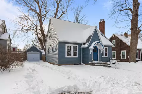 Exterior - 209 W Parkway Blvd, Appleton, WI 54911 photo 2 of 6