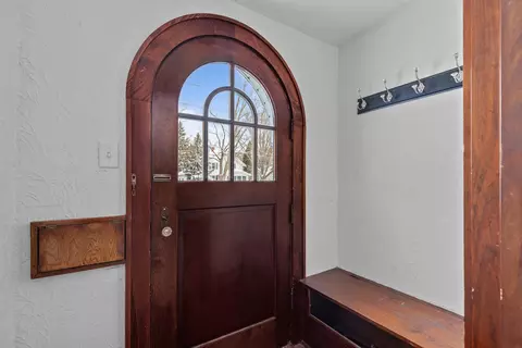 Entry Way - 209 W Parkway Blvd, Appleton, WI 54911 photo 1 of 5