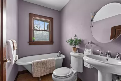Bath - 209 W Parkway Blvd, Appleton, WI 54911 photo 1 of 3