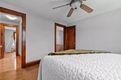 Bedroom - 209 W Parkway Blvd, Appleton, WI 54911 photo 4 of 6
