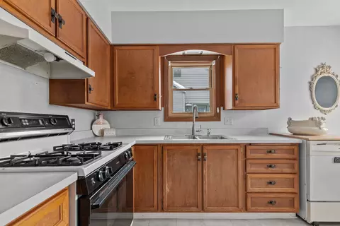 Kitchen - 209 W Parkway Blvd, Appleton, WI 54911 photo 6 of 6