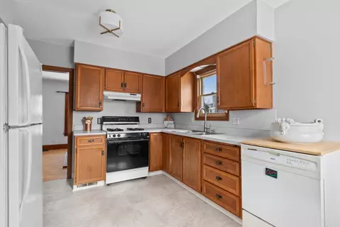Kitchen - 209 W Parkway Blvd, Appleton, WI 54911 photo 1 of 6
