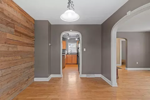 Entry Way - 1604 N Clark St, Appleton, WI 54911 photo 2 of 8