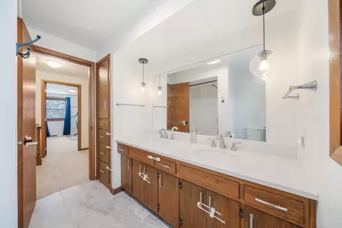 Bath - 1820 W Glendale Ave, Appleton, WI 54914 photo 4 of 4