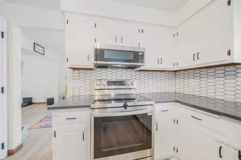Kitchen - 1820 W Glendale Ave, Appleton, WI 54914 photo 4 of 6