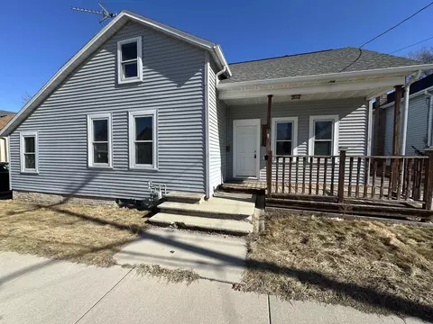 1409 S 10th St, Manitowoc, WI 54220
