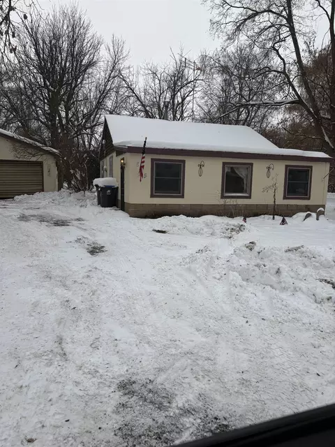 825 Spruce St, Winneconne, WI 54986
