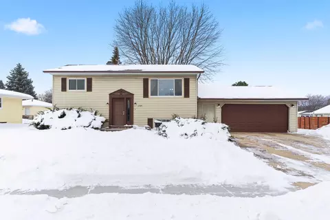 1707 Schaefer Cir, Appleton, WI 54915