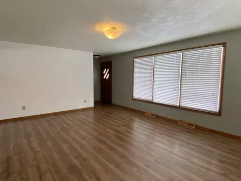 Living - n321 County Road N, Appleton, WI 54915 photo 2 of 3