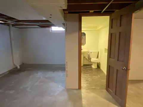 Bath - w2689 Buchanan Road, Appleton, WI 54915 photo 3 of 4