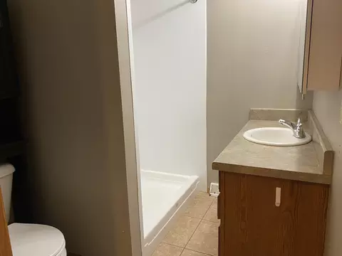 Bath - w2689 Buchanan Road, Appleton, WI 54915 photo 1 of 4