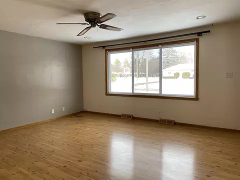 Living - w2689 Buchanan Road, Appleton, WI 54915 photo 2 of 4
