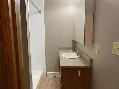 Bath - w2689 Buchanan Road, Appleton, WI 54915 photo 2 of 4