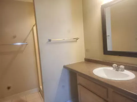 Bath - 1812 N Owaissa St, Appleton, WI 54911 photo 2 of 2