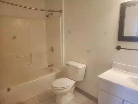 Bath - 1812 N Owaissa St, Appleton, WI 54911 photo 1 of 2
