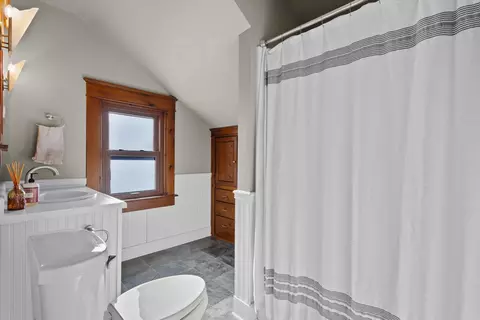Bath - 409 N Meade St, Appleton, WI 54911 photo 3 of 3