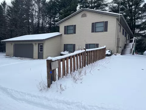 n2420 Wolf, Clintonville, WI 54929