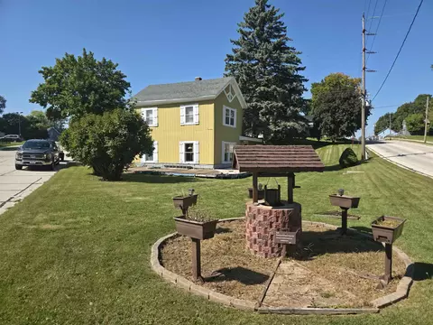 859 Broadway St, Sheboygan Falls, WI 53085