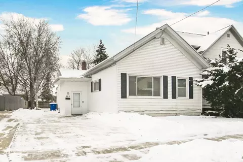 525 School Ave, Oshkosh, WI 54901