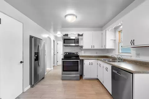 Kitchen - 508 E Coolidge Ave, Appleton, WI 54915 photo 2 of 2