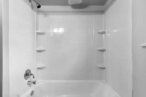 Bath - 508 E Coolidge Ave, Appleton, WI 54915 photo 3 of 3