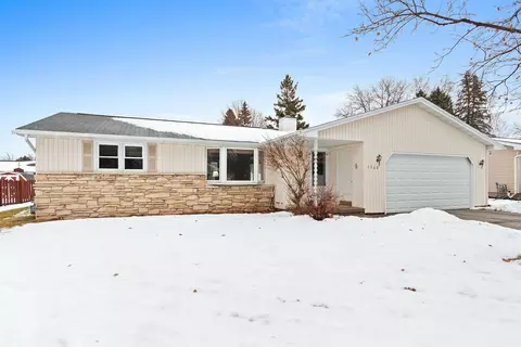1360 Glen Rd, Ashwaubenon, WI 54313
