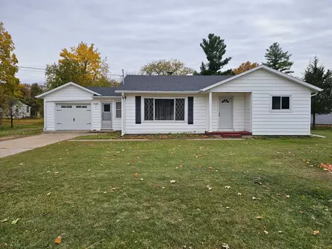 207 W Parker St, Weyauwega, WI 54983