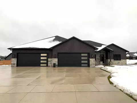 2664 Chambers Xing, Green Bay, WI 54313